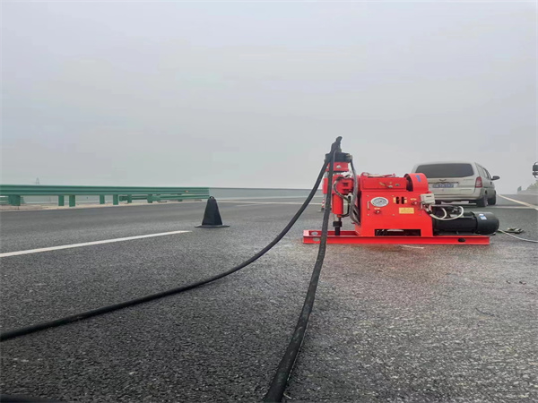 竹根滩镇马路路基路面开裂下沉注浆加固灌浆