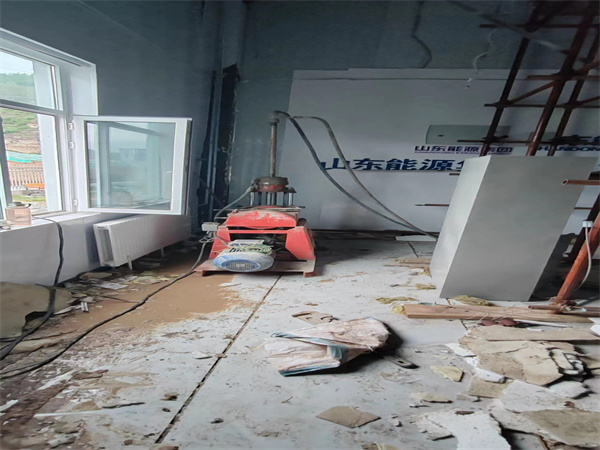 竹根滩镇地基基础下沉墙体裂缝加固注浆顶升施工